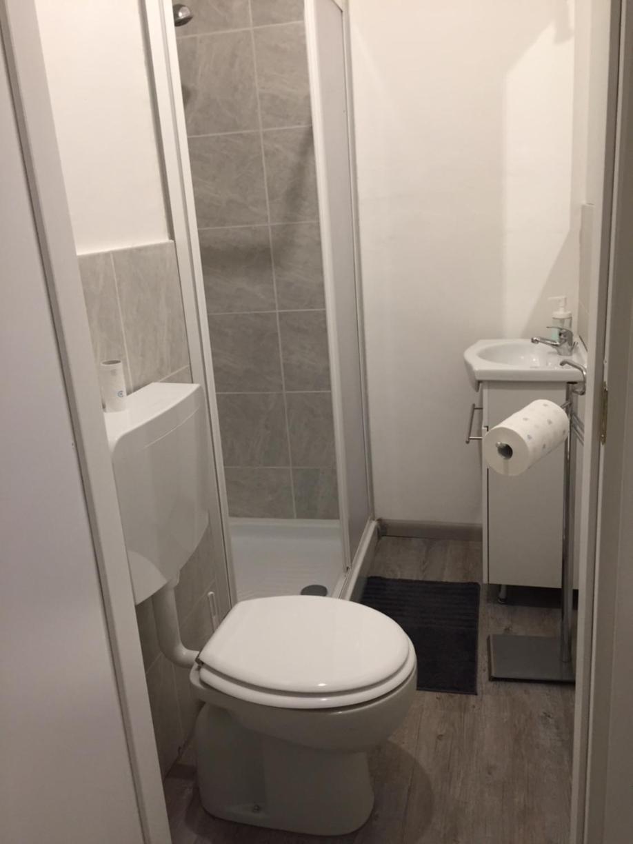 Bed and Breakfast Bed2Go Турин Номер фото